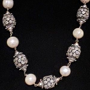 Pearls & barrels of flowers necklace!